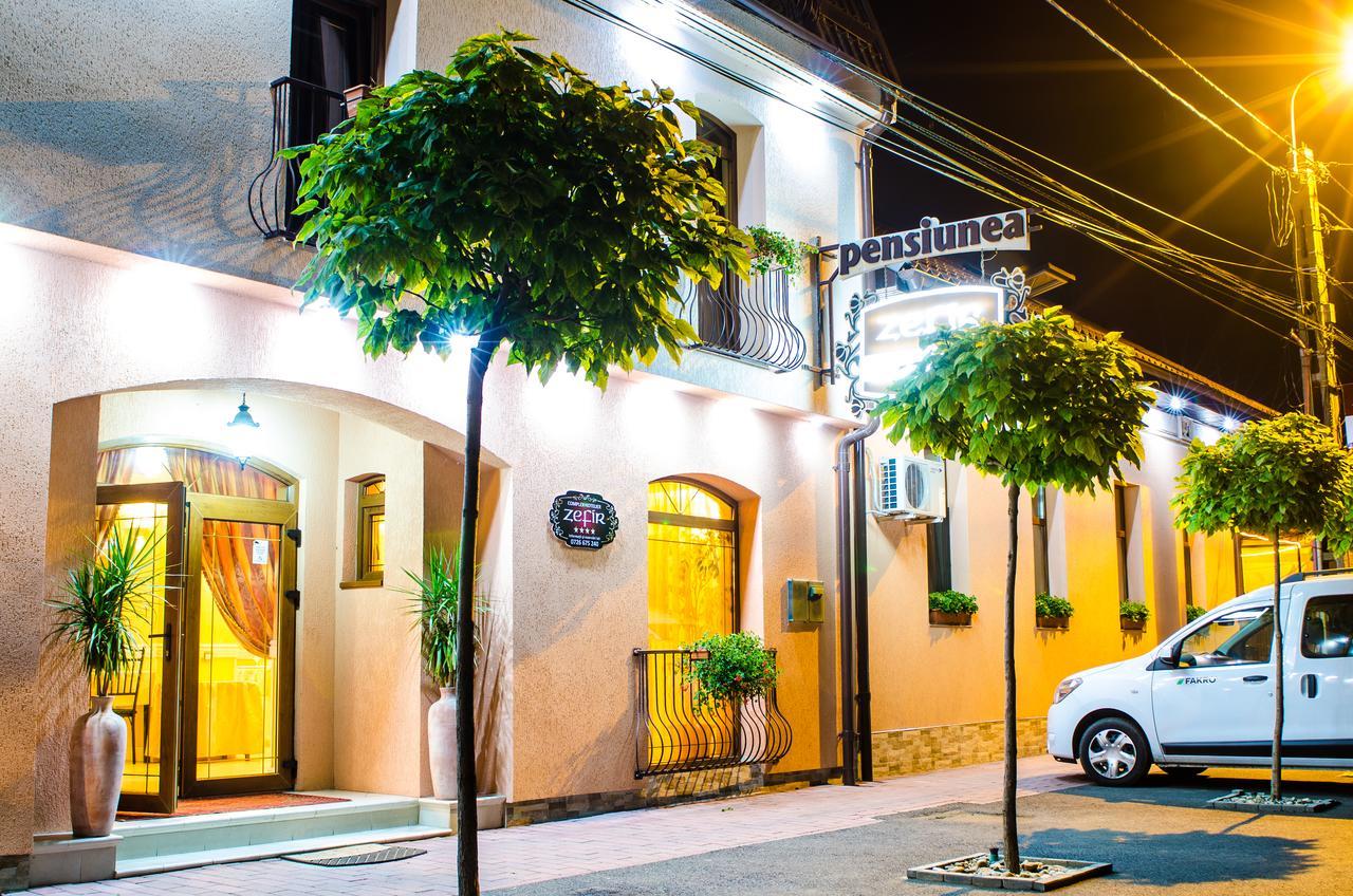 Hotel-Pensiunea Zefir Temešvár Exteriér fotografie